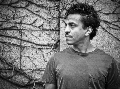 Jason Diakité – rappartisten Timbuktu – rör sig mycket över världen. Jobb i Senegal, en månads turné i Sverige... Men Malmö är fortfarande hans bas. Foto: Stefan Isaksson