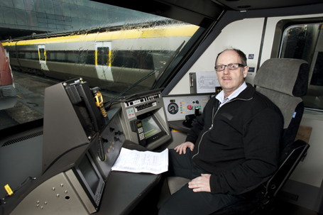 Bytet av arbetsgivare från SJ till DSB Väst kostade 57-årige Sune Larsson fem års pension. När han nu måste gå tillbaka till SJ får han inte tillbaka de gamla SJ-villkoren.