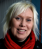 Carola Andersson, handläggare på Pensionsmyndigheten i Växjö. Hur mycket distansarbetar du? "– Aldrig, men jag skulle gärna göra det. Det skulle vara utvecklande och kanske öppna upp för att söka tjänster på andra orter, men ändå bo kvar där jag bor nu.