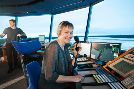 Erika Edin är flygledare på Luleå flygplats och Vidsel, Försvarets materielverks provflygplats.