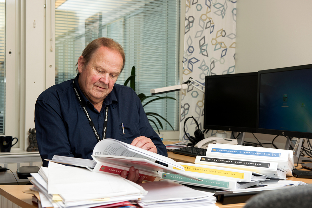 När de civila brottsutredarna fick utökade befogenheter fanns det ett stort motstånd från poliser. Kjell Haglund har dock alltid känt sig respekterad: »Vi civila har ett uttalat förtroende från högsta ledningen, det är väldigt viktigt«, säger han.