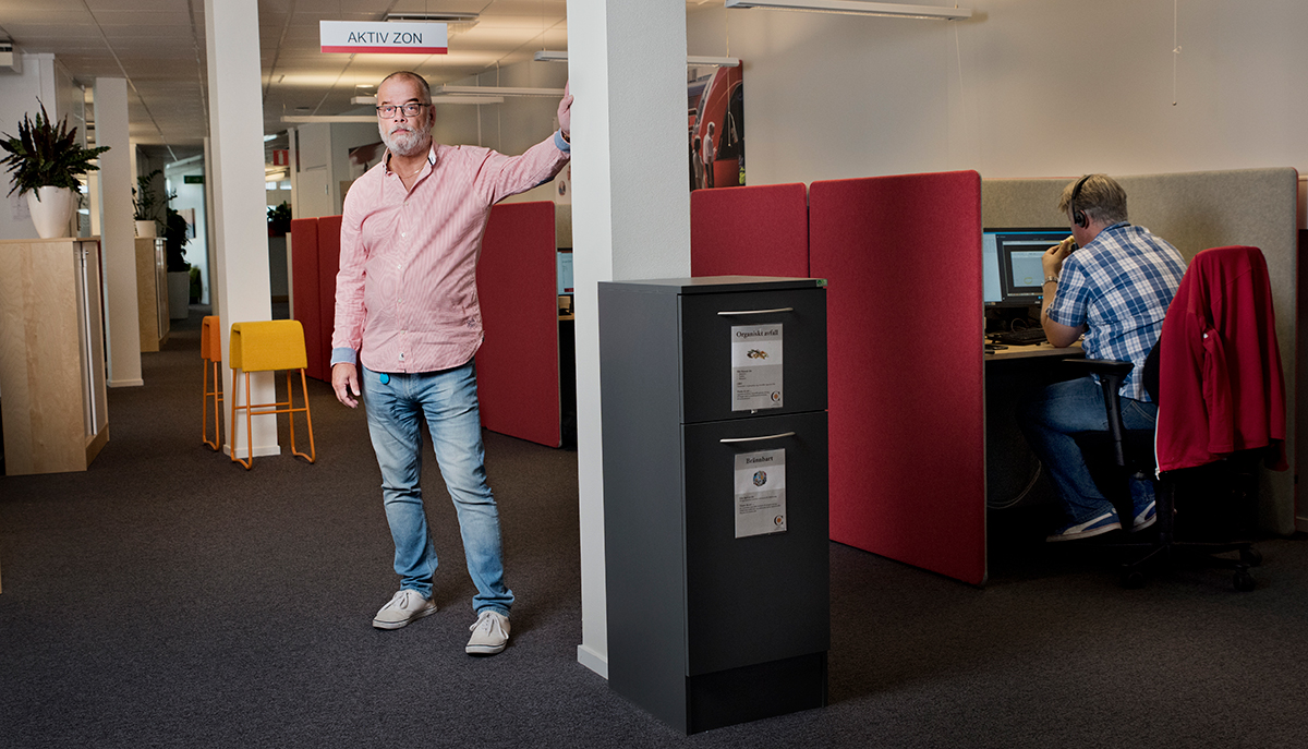 Anders Sjögren är STs sektionsordförande på Trafikverket i Solna, där man sitter i ett aktivitetsbaserat kontor, utan personlig plats. »Arbetsplatsen har blivit opersonligare, men jag har blivit mer digitaliserad och mindre beroende av papper«, säger han.