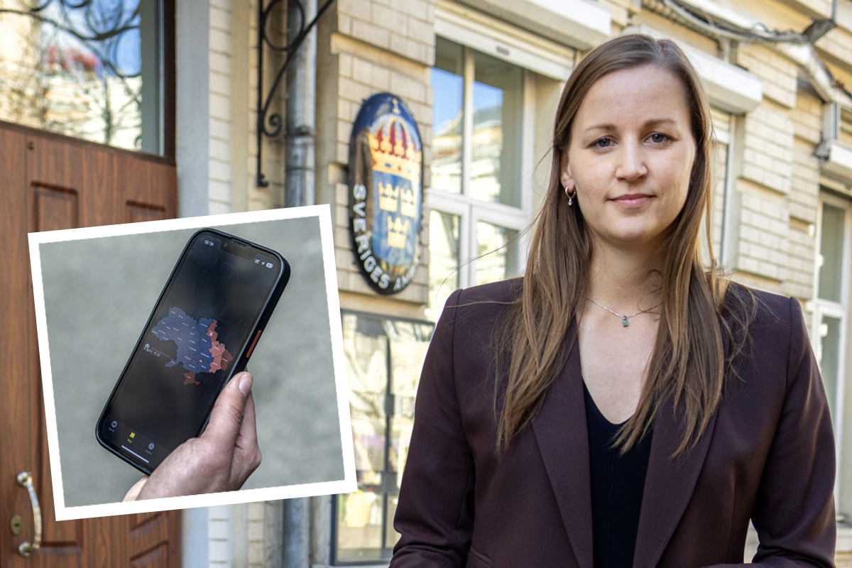 På frågan ”Vad kan du inte vara utan på jobbet?” svarar Johanna Jönsson: ”Flyglarmsappen som jag har i mobilen. Den har alla laddat ned och tillsammans med larmen som finns ute på gatorna varnar den för ryska attacker. Det är något som alla måste förhålla sig till, både på jobbet och på fritiden. Oftast sker attackerna under natten. När larmet går har vi tydliga instruktioner för hur vi ska agera.”