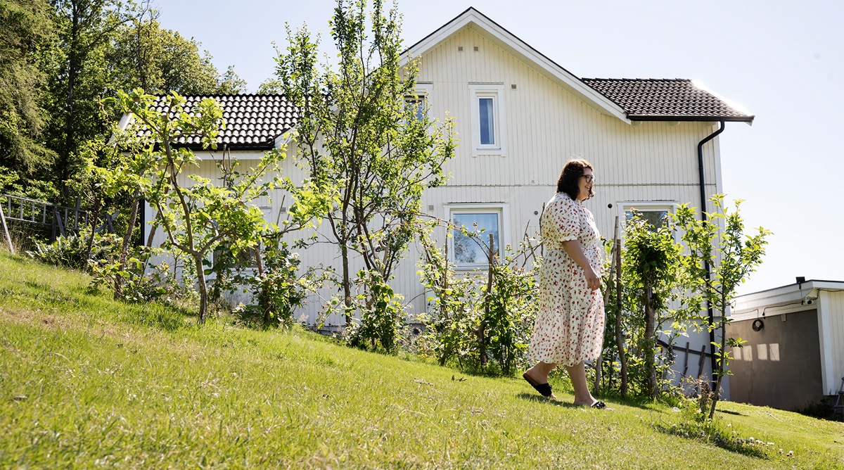 Azra Glavas gillar att odla och under sommarhalvåret passar hon gärna på att ta en kort paus från arbetet och gå ut i trädgården