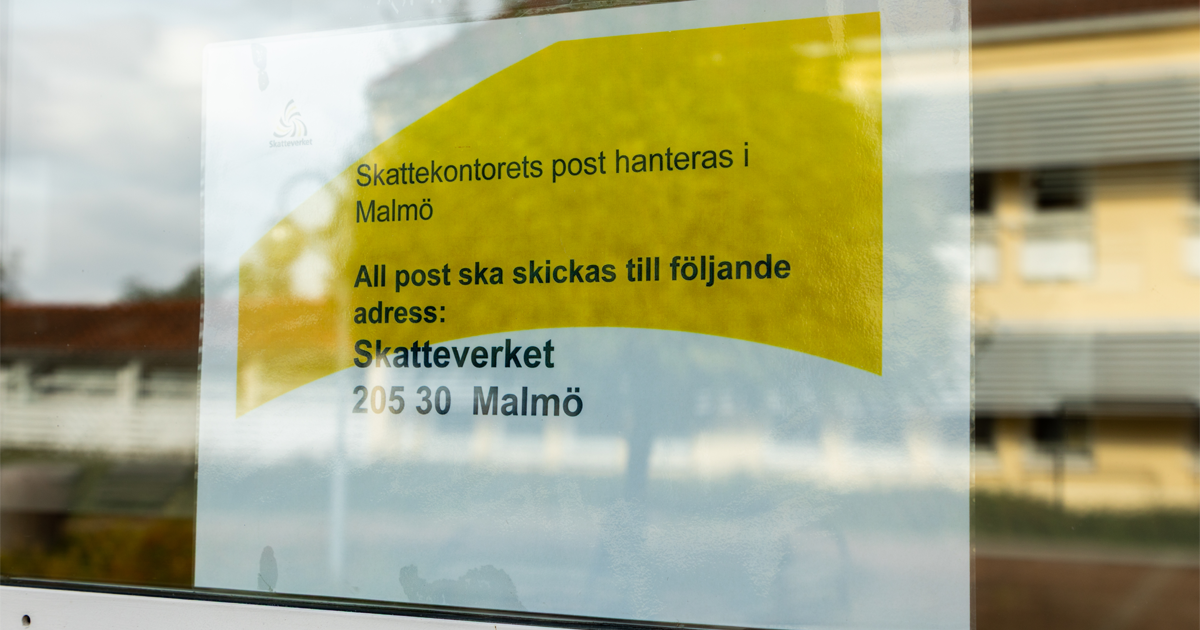 Endast en lapp på dörren skvallrar om att här finns ett skattekontor.