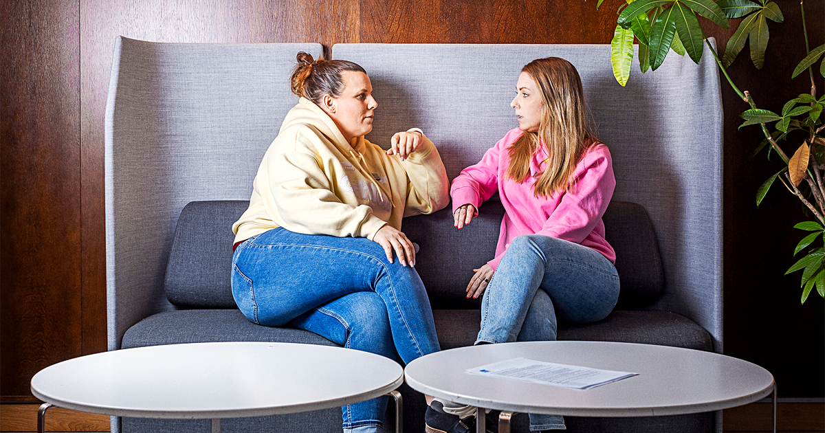 Bemanningsplanerarna Jessika Risberg och Johanna Mossberg ansvarar bland annat för att tillsätta arbetspass och lösa vakanser.