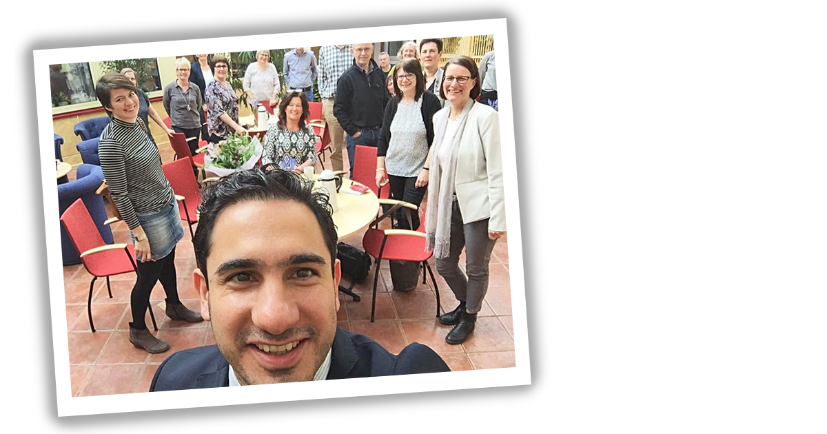När kontoret i Vetlanda räddades undan nedläggning 2016 kom den dåvarande civilministern Ardalan Shekarabi, S, på besök och tog en bild.
